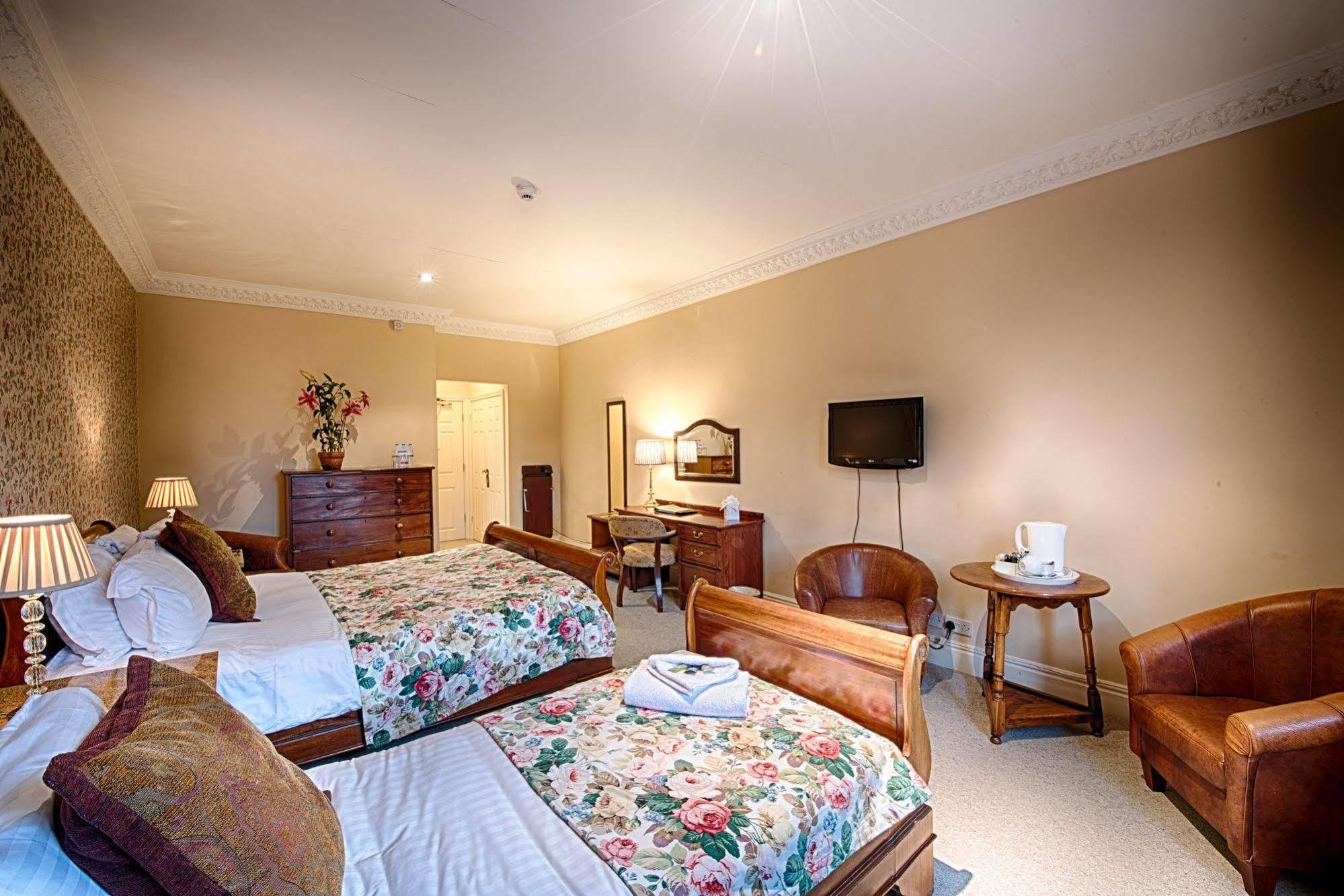 Miskin Manor Hotel هينسول المظهر الخارجي الصورة